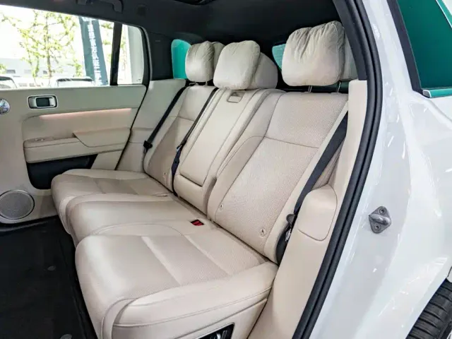 Li Auto L7 — Фото автомобиля 16