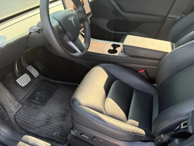 Tesla Model Y — Фото автомобиля 6