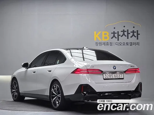 BMW 5-Series 5 серия (G60) 530i xDrive M Sport — Фото автомобиля 6