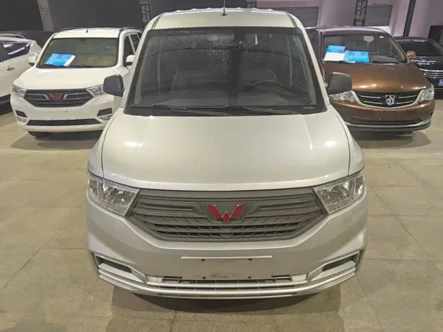 Wuling Hongguang V — Фото автомобиля 2