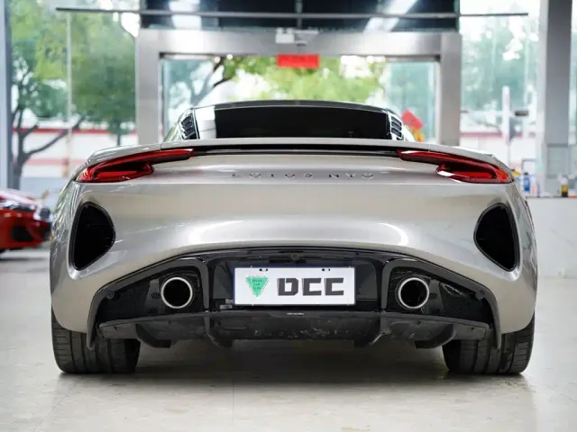 Lotus Emira — Фото автомобиля 8