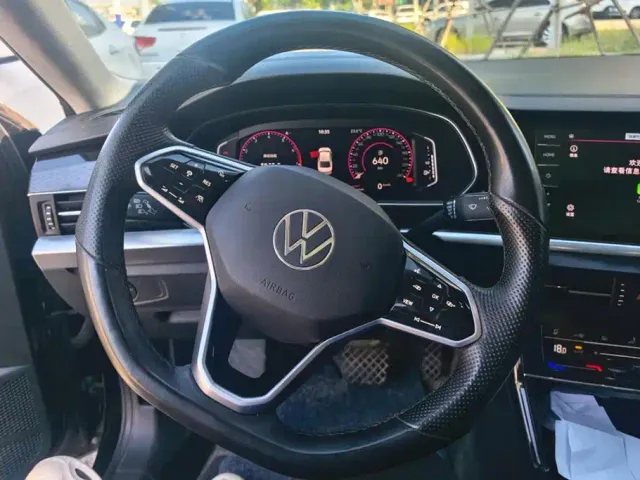 Volkswagen Passat — Фото автомобиля 15