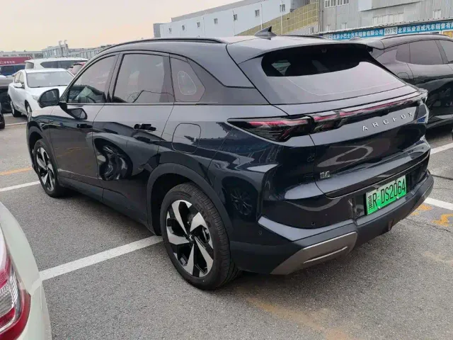 Arcfox Alpha T5 — Фото автомобиля 6