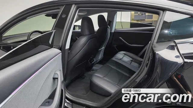 Tesla Model 3 — Фото автомобиля 8