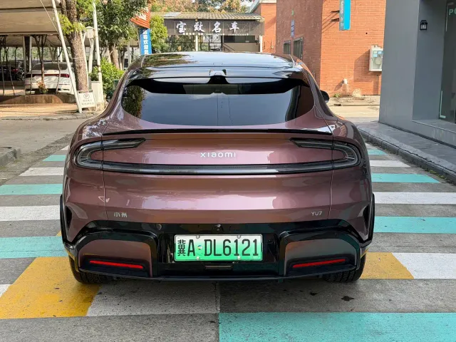 Xiaomi YU7 — Фото автомобиля 8