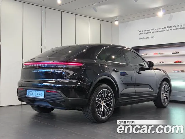 Porsche Macan Electric — Фото автомобиля 2