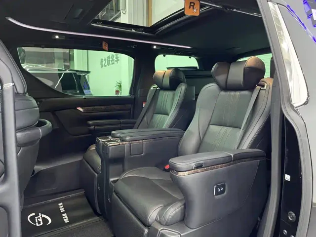 Toyota Vellfire — Фото автомобиля 9