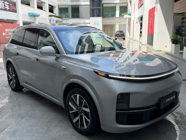 Li Auto L8 — Фото автомобиля 3