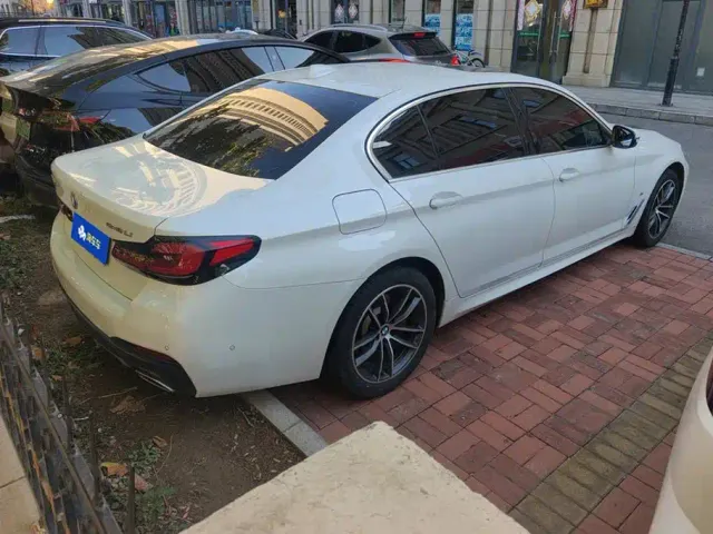 BMW 5 Series — Фото автомобиля 3