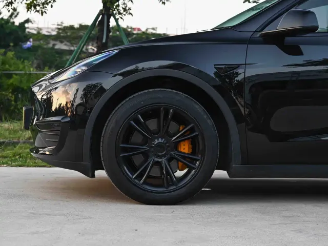 Tesla Model Y — Фото автомобиля 17
