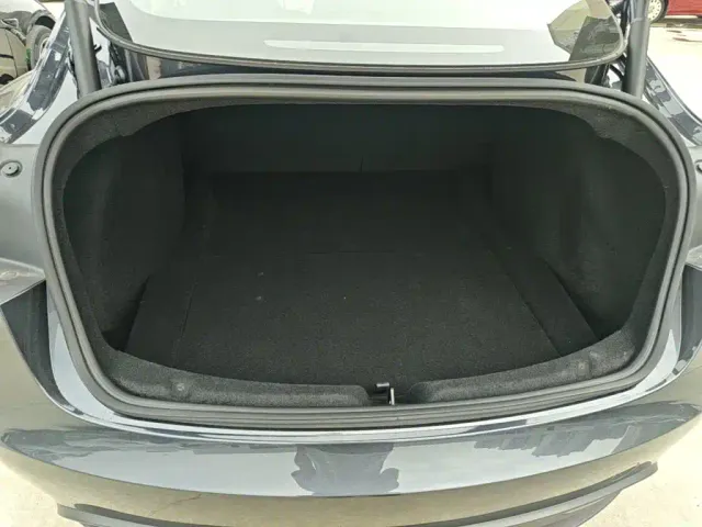Tesla Model 3 — Фото автомобиля 18