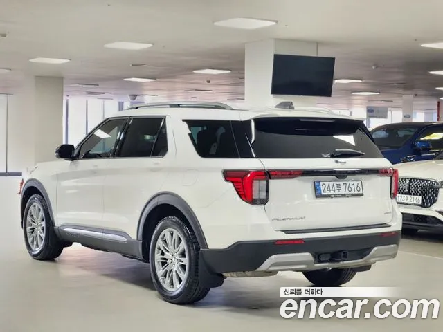 Ford Explorer — Фото автомобиля 2