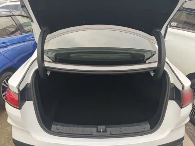 BYD Qin L — Фото автомобиля 18
