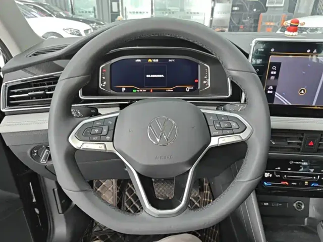 Volkswagen Tiguan L — Фото автомобиля 10