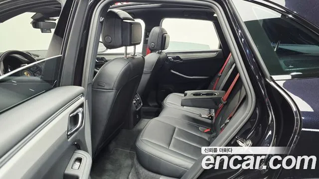 Porsche Macan — Фото автомобиля 10