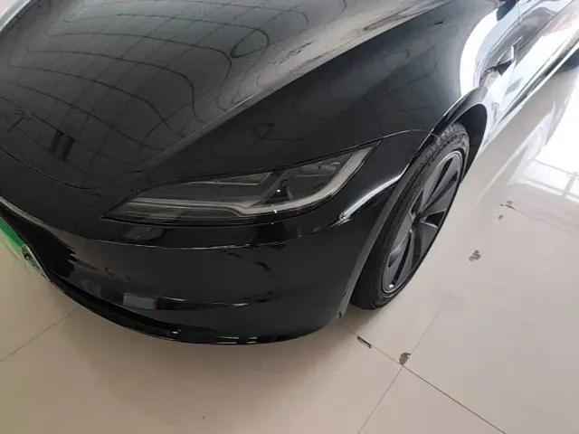 Tesla Model 3 — Фото автомобиля 23