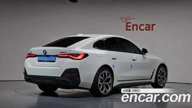 Фотография автомобиля — BMW i4
