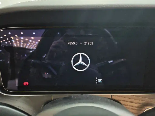 Mercedes-Benz E-Class — Фото автомобиля 11