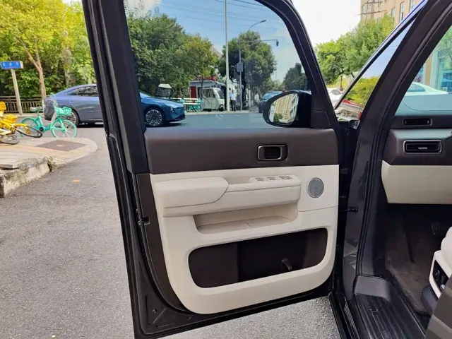 Li Auto MEGA — Фото автомобиля 6