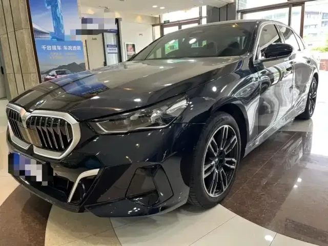 Фотография автомобиля — BMW 5 Series