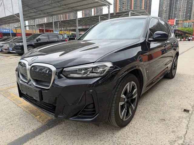 Фотография автомобиля — BMW iX3