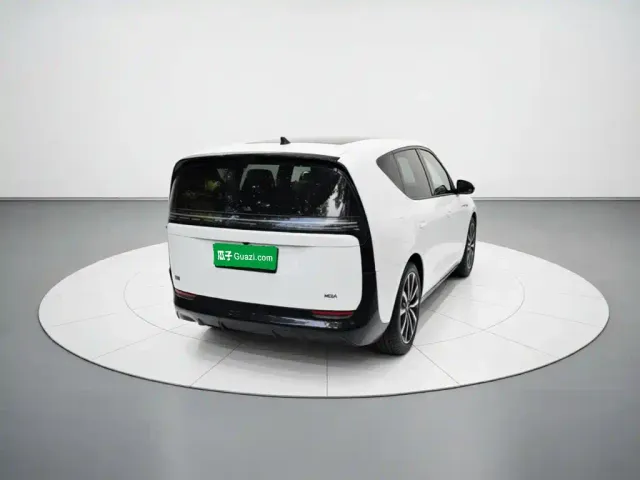 Li Auto MEGA — Фото автомобиля 3