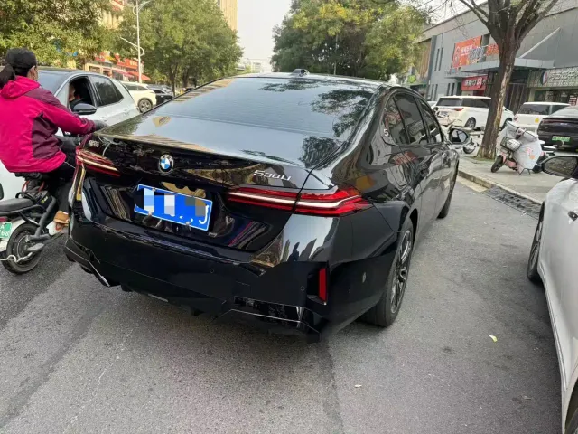 BMW 5 Series — Фото автомобиля 9