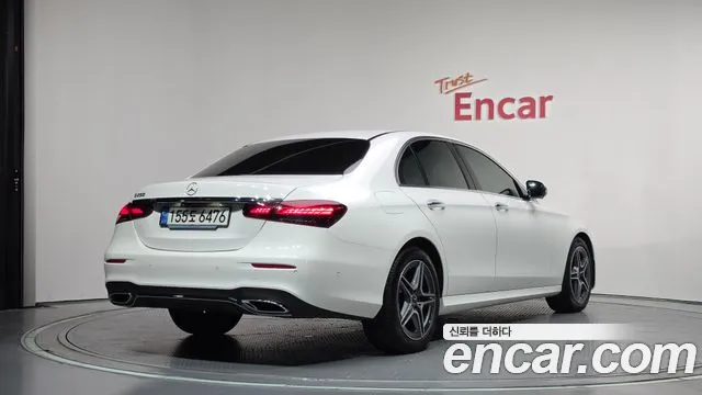 Mercedes-Benz E-Class — Фото автомобиля 2