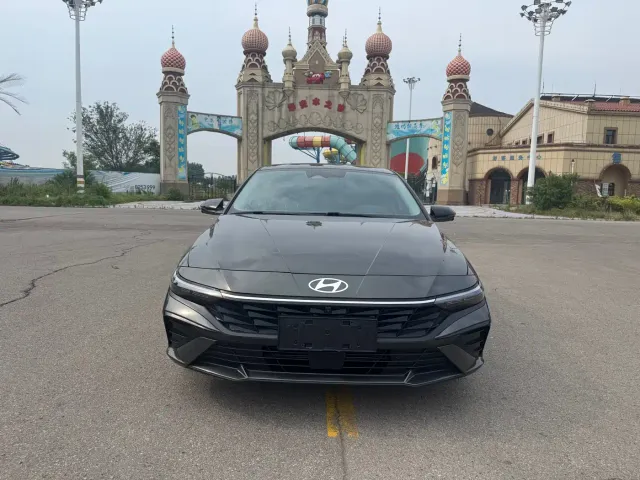 Hyundai Elantra — Фото автомобиля 3
