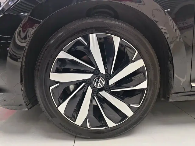 Volkswagen Passat — Фото автомобиля 6