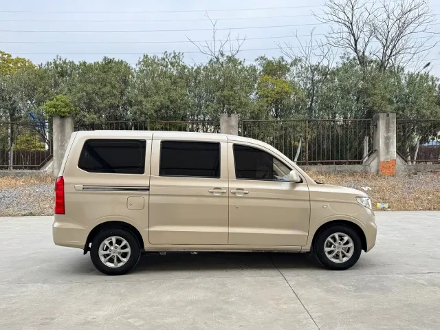 Wuling Hongguang V — Фото автомобиля 4