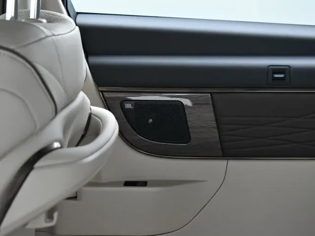 Toyota Alphard — Фото автомобиля 20