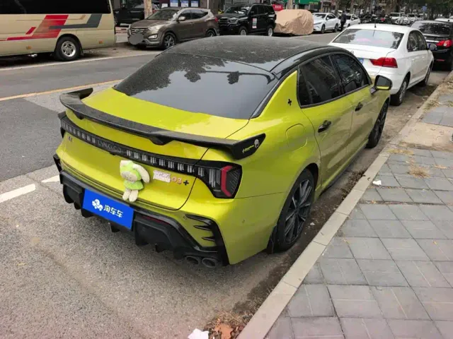 Lynk & Co 03 — Фото автомобиля 3