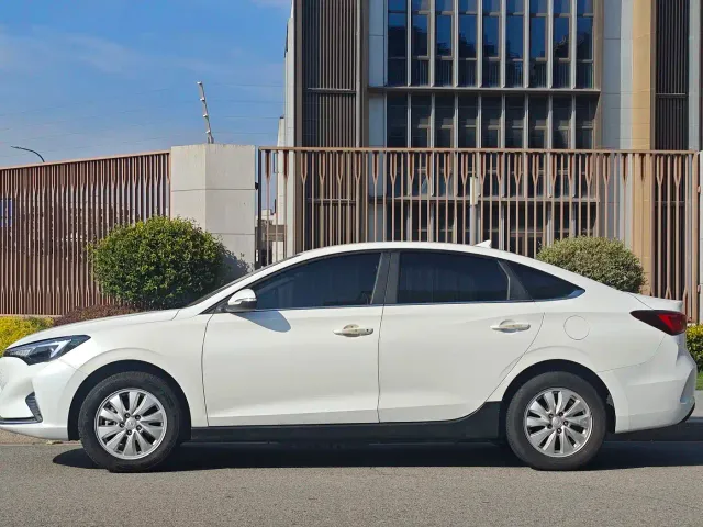 Changan Eado — Фото автомобиля 3