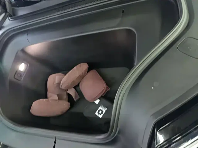 NIO NIO ES8 2025 Base Model — Фото автомобиля 19
