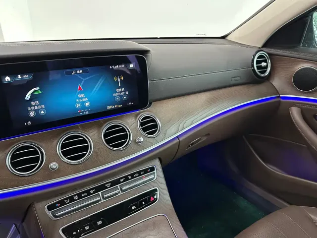 Mercedes-Benz E-Class — Фото автомобиля 14