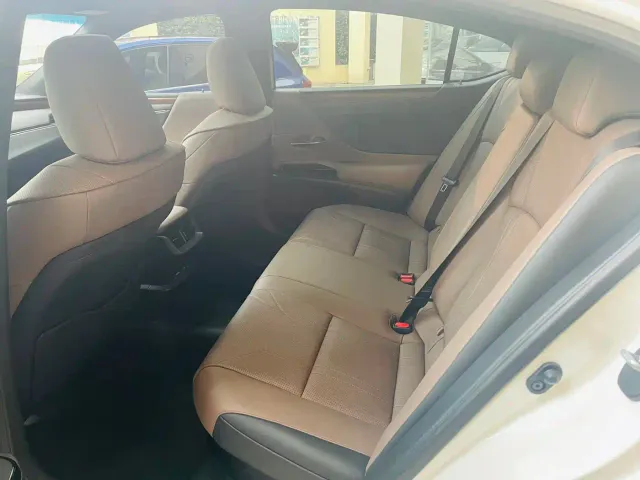 Lexus ES — Фото автомобиля 6