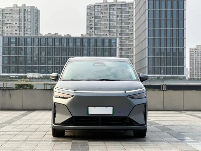 Xpeng X9 — Фото автомобиля 2