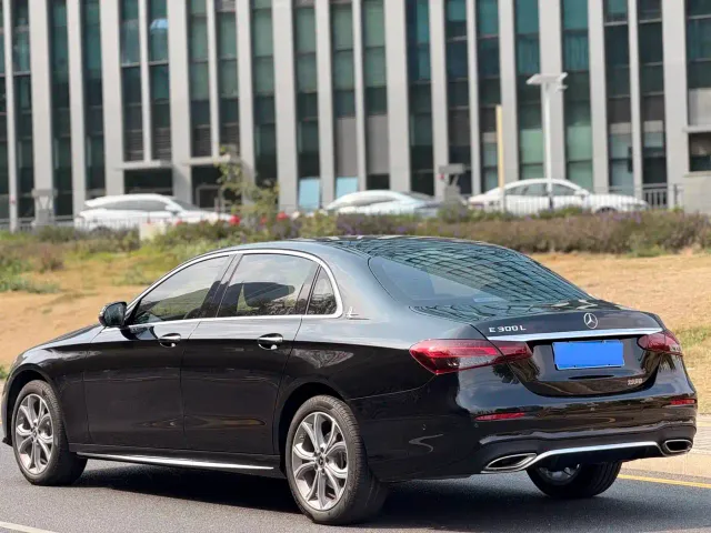 Mercedes-Benz E-Class — Фото автомобиля 13