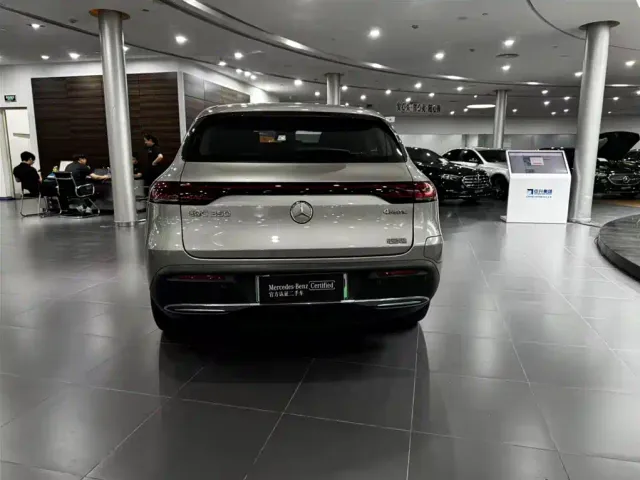 Mercedes-Benz EQC — Фото автомобиля 4