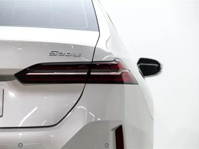 BMW 5 Series — Фото автомобиля 10