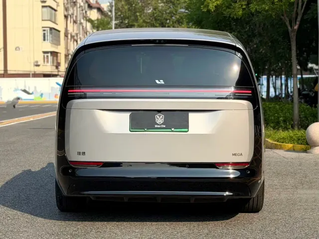 Li Auto MEGA — Фото автомобиля 5