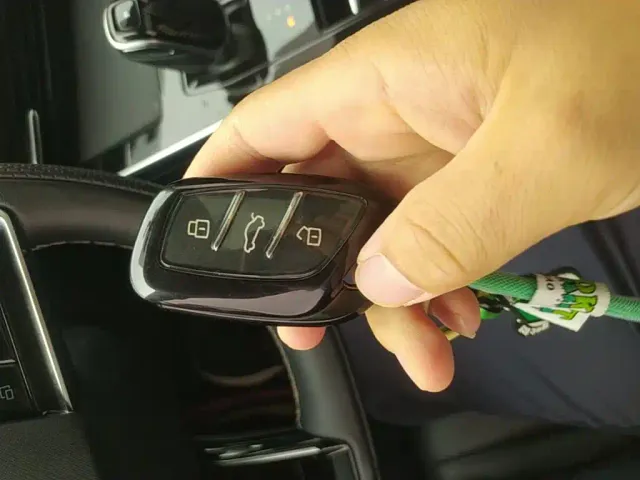 Roewe RX5 Max — Фото автомобиля 8