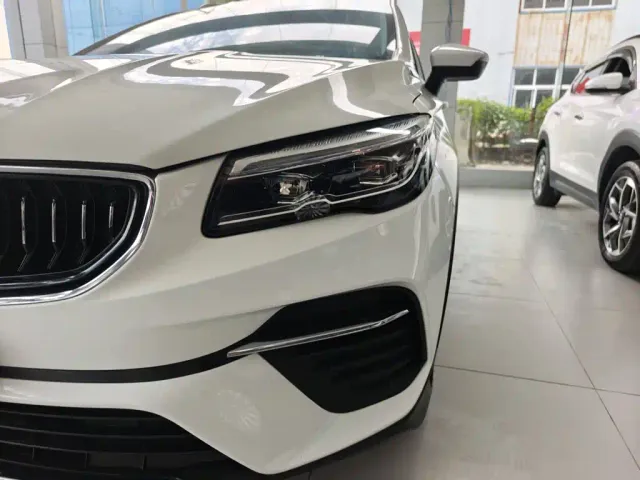 Geely Emgrand S — Фото автомобиля 23