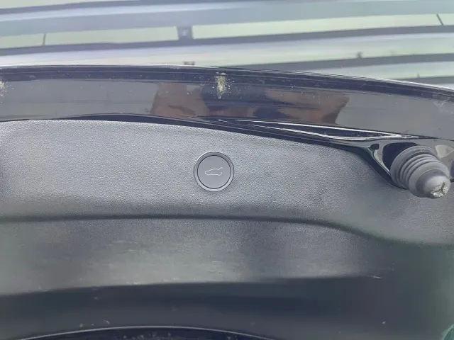 Tesla Model 3 — Фото автомобиля 25