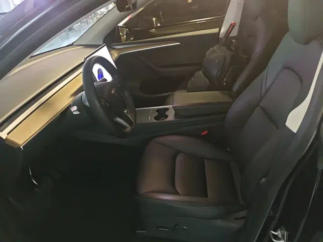 Tesla Model Y — Фото автомобиля 14