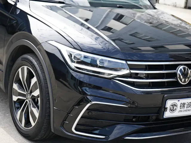 Volkswagen Tiguan L — Фото автомобиля 10