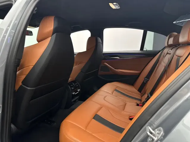 BMW M5 — Фото автомобиля 8