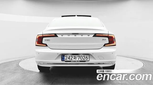 Volvo S90 — Фото автомобиля 3