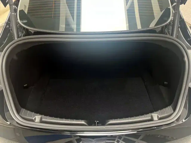 Tesla Model 3 — Фото автомобиля 5